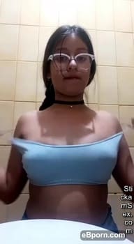 Too tight to fist this soaking Periscope pussy