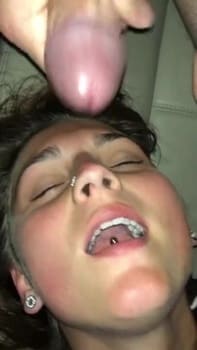 Pretty nurse throat me right when I got to the city - Periscope Porn