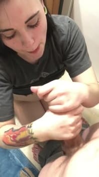 Have a look inside this pussy. Clit is growing - Tiktok Porn