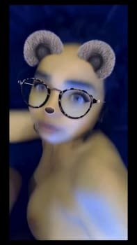 Big tits wanted to suck it real quick - Snapchat Porn