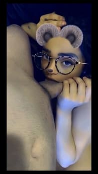 Big tits wanted to suck it real quick - Snapchat Porn