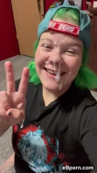 young teen Tiktok girl