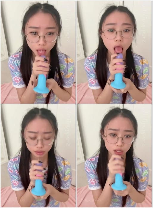 lolipupperz reddit hot model sucking sextoy and fucking mouth herself! She is perfect asian naked star.