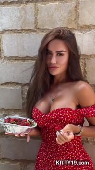 Anyuta Pujalina hot