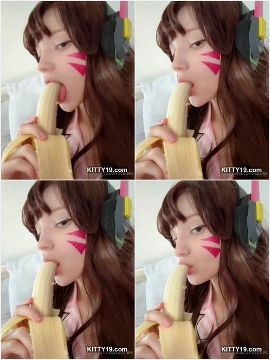 Caties leaked video with sucking banana and touch her pussy with finger and dildo. Sexy pretty girl, really good.