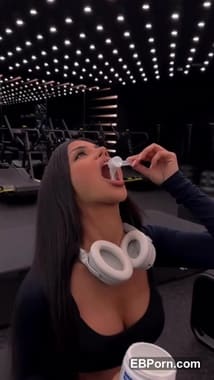 Aneeqa Farid instagram