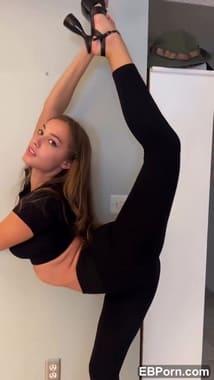Anfisa Riazhkina escort model