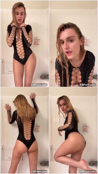 Magazine Rooster leak video with her sexy and hot tits! Download this now and enjoy with her adorable cute face and hard nips